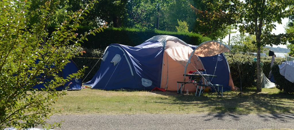 Tentes au camping le Pipiou